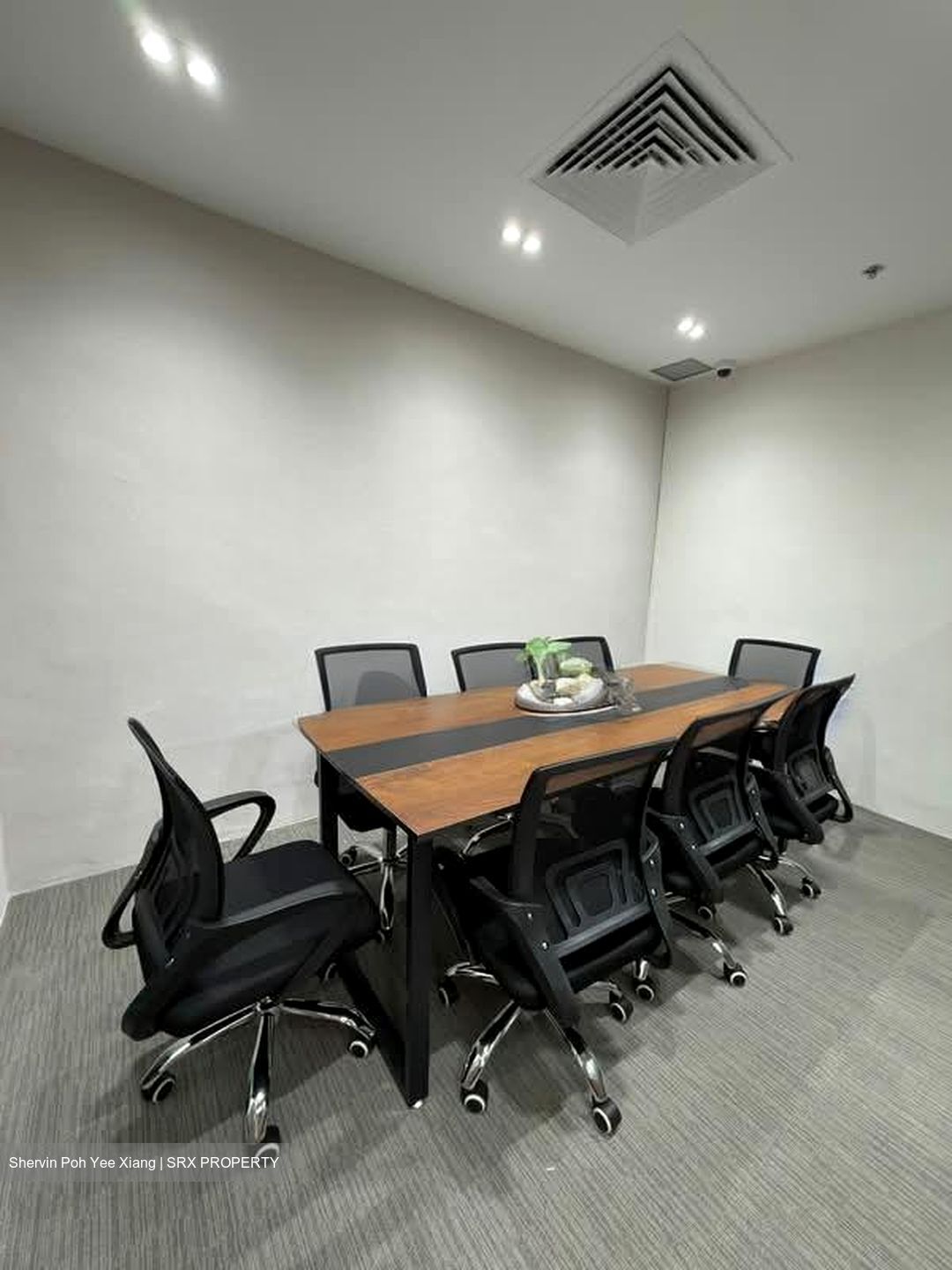 International Plaza (D2), Office #536727861